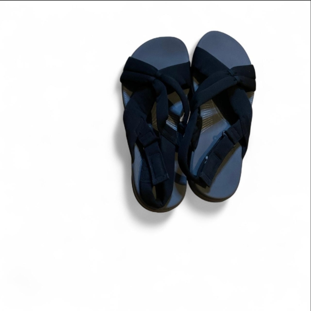 Clarks Cloudstepper Black Sandals with Straps‎